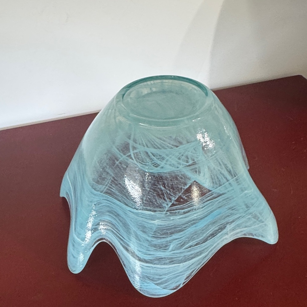 Art Glass Handkerchief Vase Blue and white Swirls Scalloped Edges 3.75" Tall - Picture 4 of 6